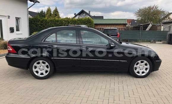 Sayi Na hannu Mercedes-Benz C–Class Noir Mota in Gasarenda a Rwanda Sayi Na hannu Mercedes-Benz C–Class Noir Mota in Gasarenda a Rwanda