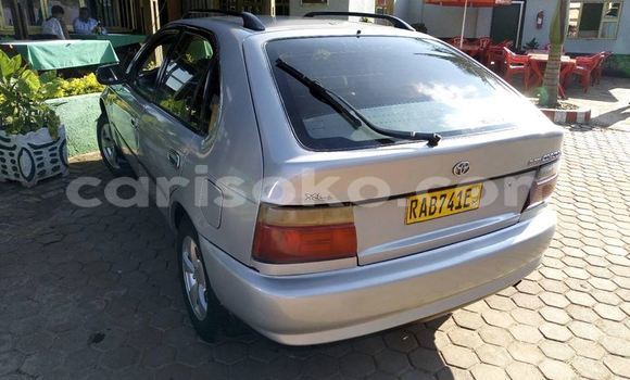 Acheter Occasion Voiture Toyota Corolla Gris à Huye, Rwanda Acheter Occasion Voiture Toyota Corolla Gris à Huye, Rwanda