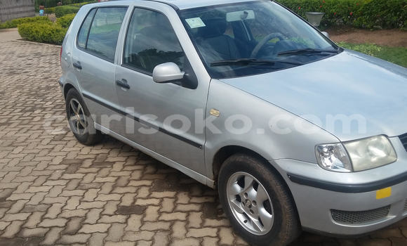 Acheter Occasion Voiture Volkswagen Polo Gris à Nyanza au Rwanda Acheter Occasion Voiture Volkswagen Polo Gris à Nyanza au Rwanda