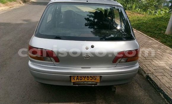 Acheter Occasion Voiture Toyota Starlet Gris à Kigali au Rwanda Acheter Occasion Voiture Toyota Starlet Gris à Kigali au Rwanda