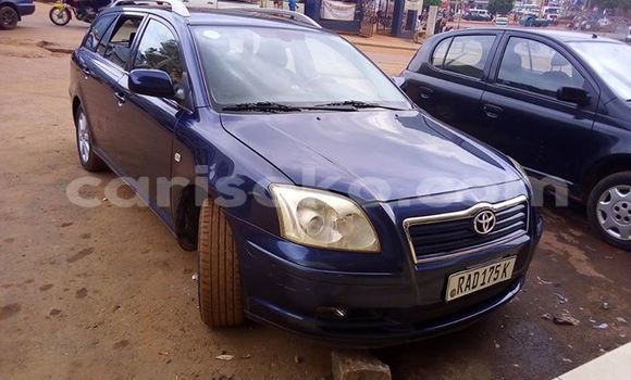 Acheter Occasion Voiture Toyota Avensis Bleu à Kigali au Rwanda Acheter Occasion Voiture Toyota Avensis Bleu à Kigali au Rwanda