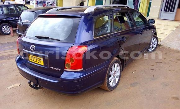 Acheter Occasion Voiture Toyota Avensis Bleu à Kigali, Rwanda Acheter Occasion Voiture Toyota Avensis Bleu à Kigali, Rwanda