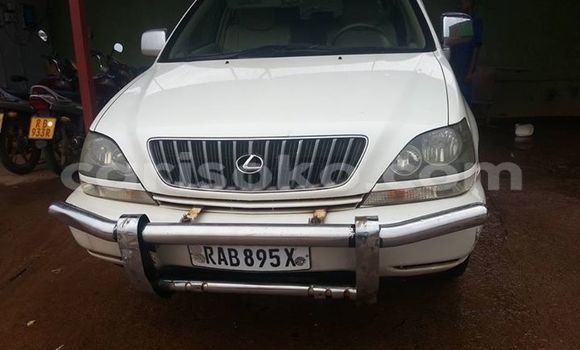 Acheter Occasion Voiture Lexus RX 300 Blanc à Kigali au Rwanda Acheter Occasion Voiture Lexus RX 300 Blanc à Kigali au Rwanda