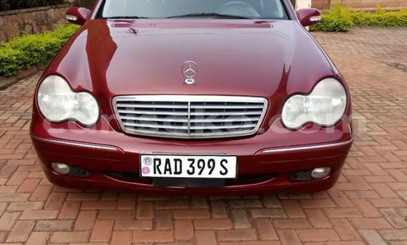 Acheter Occasion Voiture Mercedes‒Benz C-Class Rouge à Kigali au Rwanda Acheter Occasion Voiture Mercedes‒Benz C-Class Rouge à Kigali au Rwanda