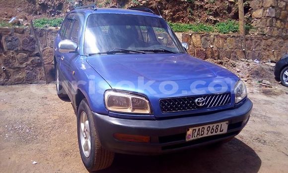Acheter Occasion Voiture Toyota RAV4 Bleu à Kigali, Rwanda Acheter Occasion Voiture Toyota RAV4 Bleu à Kigali, Rwanda