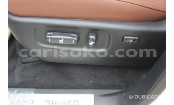Acheter Import Voiture Toyota Land Cruiser Blanc à Import - Dubai, Rwanda Acheter Import Voiture Toyota Land Cruiser Blanc à Import - Dubai, Rwanda