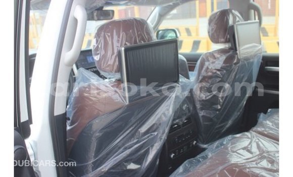 Acheter Import Voiture Toyota Land Cruiser Blanc à Import - Dubai, Rwanda Acheter Import Voiture Toyota Land Cruiser Blanc à Import - Dubai, Rwanda