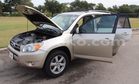 Acheter Occasion Voiture Toyota RAV4 Noir à Kigali, Rwanda Acheter Occasion Voiture Toyota RAV4 Noir à Kigali, Rwanda