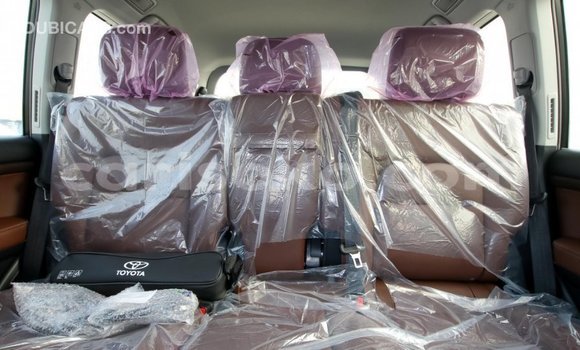 Acheter Import Voiture Toyota Land Cruiser Noir à Import - Dubai, Rwanda Acheter Import Voiture Toyota Land Cruiser Noir à Import - Dubai, Rwanda