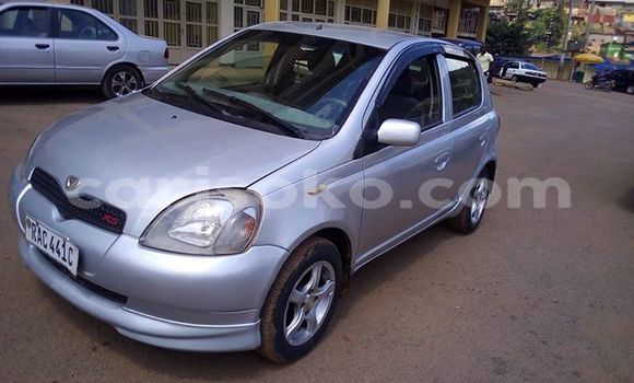 Acheter Occasion Voiture Toyota Vitz Gris à Kigali au Rwanda Acheter Occasion Voiture Toyota Vitz Gris à Kigali au Rwanda