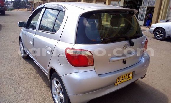 Acheter Occasion Voiture Toyota Vitz Gris à Kigali, Rwanda Acheter Occasion Voiture Toyota Vitz Gris à Kigali, Rwanda