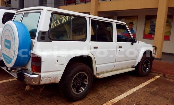 اشتري مستعمل Nissan Patrol Blanc سيارة في Kigali في Rwanda
