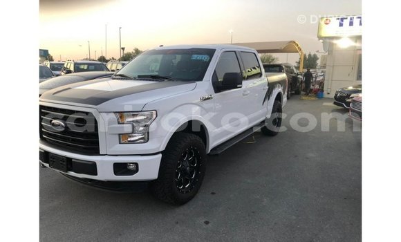 اشتري Imported Ford V8 Blanc سيارة في Import - Dubai في Rwanda اشتري Imported Ford V8 Blanc سيارة في Import - Dubai في Rwanda