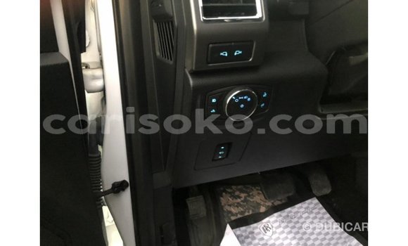 اشتري Imported Ford V8 Blanc سيارة في Import - Dubai في Rwanda اشتري Imported Ford V8 Blanc سيارة في Import - Dubai في Rwanda