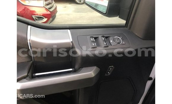 اشتري Imported Ford V8 Blanc سيارة في Import - Dubai في Rwanda اشتري Imported Ford V8 Blanc سيارة في Import - Dubai في Rwanda