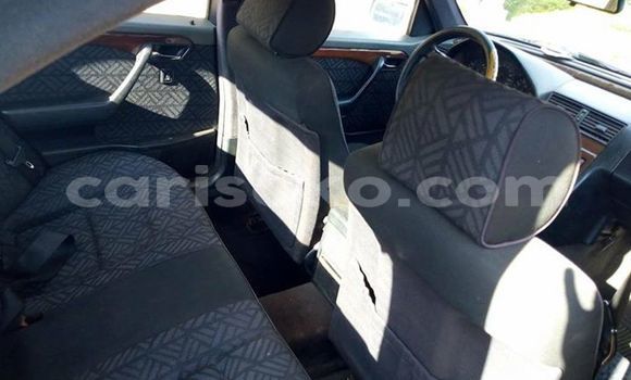 Acheter Occasion Voiture Mercedes-Benz C–Class Gris à Kigali, Rwanda Acheter Occasion Voiture Mercedes-Benz C–Class Gris à Kigali, Rwanda