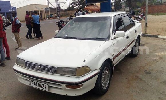 Acheter Occasion Voiture Toyota Corolla Blanc à Kigali au Rwanda Acheter Occasion Voiture Toyota Corolla Blanc à Kigali au Rwanda