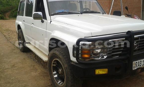 Acheter Occasion Voiture Nissan Patrol Blanc à Kigali, Rwanda Acheter Occasion Voiture Nissan Patrol Blanc à Kigali, Rwanda