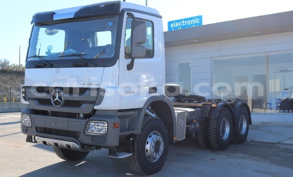 Acheter Neuf Utilitaire Mercedes‒Benz Truck Blanc à Kigali, Rwanda