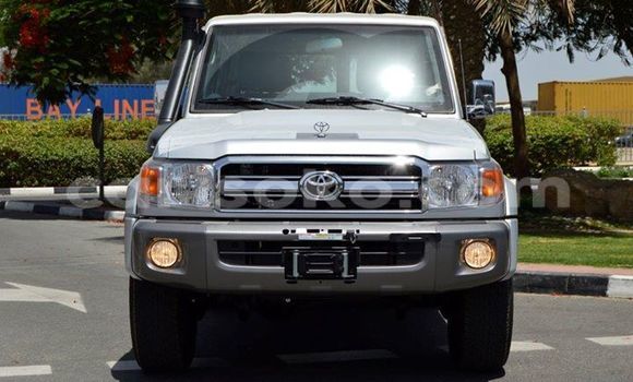 Acheter Occasion Voiture Toyota Land Cruiser Blanc à Kigali, Rwanda Acheter Occasion Voiture Toyota Land Cruiser Blanc à Kigali, Rwanda