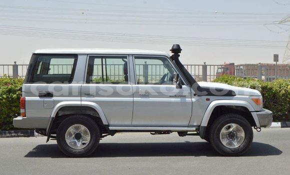 Acheter Occasion Voiture Toyota Land Cruiser Blanc à Kigali, Rwanda Acheter Occasion Voiture Toyota Land Cruiser Blanc à Kigali, Rwanda