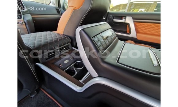 Acheter Import Voiture Toyota Land Cruiser Noir à Import - Dubai, Rwanda Acheter Import Voiture Toyota Land Cruiser Noir à Import - Dubai, Rwanda