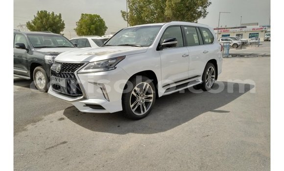 Acheter Import Voiture Lexus LX Blanc à Import - Dubai, Rwanda Acheter Import Voiture Lexus LX Blanc à Import - Dubai, Rwanda