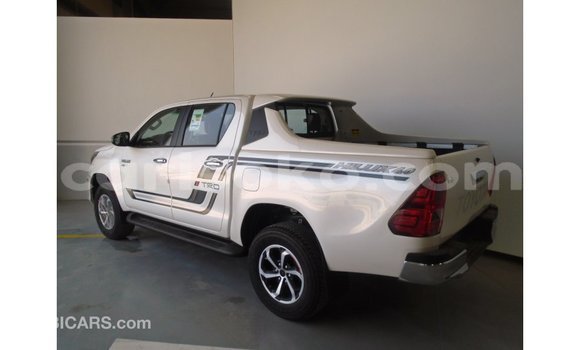 Acheter Import Voiture Toyota Hilux Blanc à Import - Dubai, Rwanda Acheter Import Voiture Toyota Hilux Blanc à Import - Dubai, Rwanda