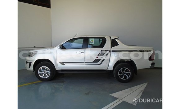 Acheter Import Voiture Toyota Hilux Blanc à Import - Dubai, Rwanda Acheter Import Voiture Toyota Hilux Blanc à Import - Dubai, Rwanda