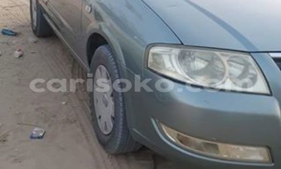 اشتري مستعمل Nissan Sunny Gris سيارة في Kigali في Rwanda