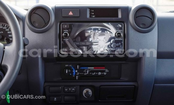 Acheter Import Voiture Toyota Land Cruiser Beige à Import - Dubai, Rwanda Acheter Import Voiture Toyota Land Cruiser Beige à Import - Dubai, Rwanda