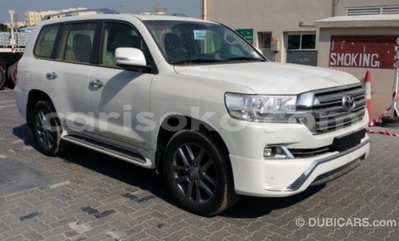 Acheter Import Voiture Toyota Land Cruiser Blanc à Import - Dubai, Rwanda Acheter Import Voiture Toyota Land Cruiser Blanc à Import - Dubai, Rwanda