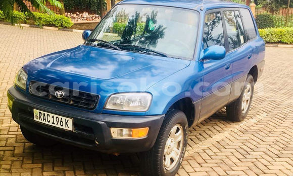 Acheter Occasion Voiture Toyota RAV4 Bleu à Kigali au Rwanda Acheter Occasion Voiture Toyota RAV4 Bleu à Kigali au Rwanda