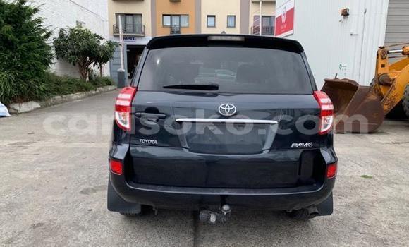 Sayi Na hannu Toyota RAV4 Bleu Mota in Kigali a Rwanda Sayi Na hannu Toyota RAV4 Bleu Mota in Kigali a Rwanda