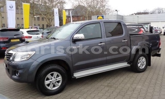 اشتري مستعمل Toyota Hilux Beige سيارة في Kigali في Rwanda اشتري مستعمل Toyota Hilux Beige سيارة في Kigali في Rwanda