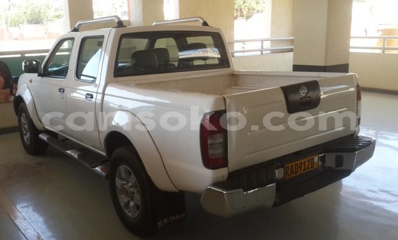Acheter Occasion Voiture Nissan Pickup Blanc à Kigali au Rwanda Acheter Occasion Voiture Nissan Pickup Blanc à Kigali au Rwanda