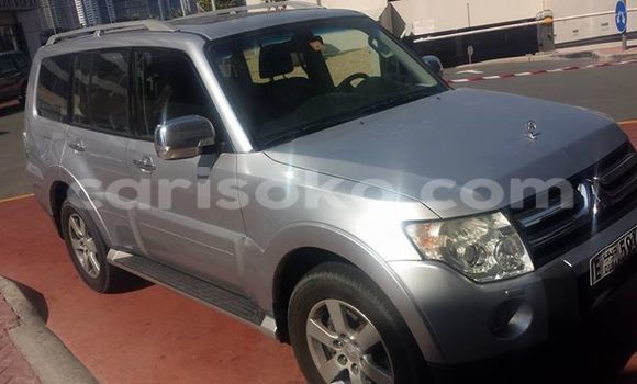 Acheter Occasion Voiture Mitsubishi Pajero Gris à Kigali au Rwanda Acheter Occasion Voiture Mitsubishi Pajero Gris à Kigali au Rwanda
