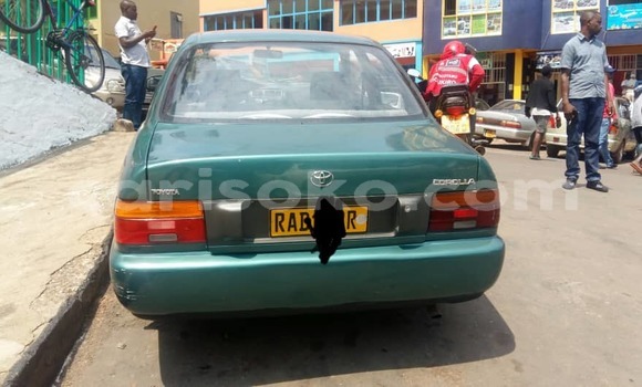 Acheter Occasion Voiture Toyota Corolla Vert à Kigali, Rwanda Acheter Occasion Voiture Toyota Corolla Vert à Kigali, Rwanda