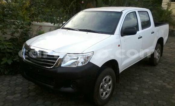 Acheter Occasion Voiture Toyota Hilux Blanc à Kigali, Rwanda Acheter Occasion Voiture Toyota Hilux Blanc à Kigali, Rwanda