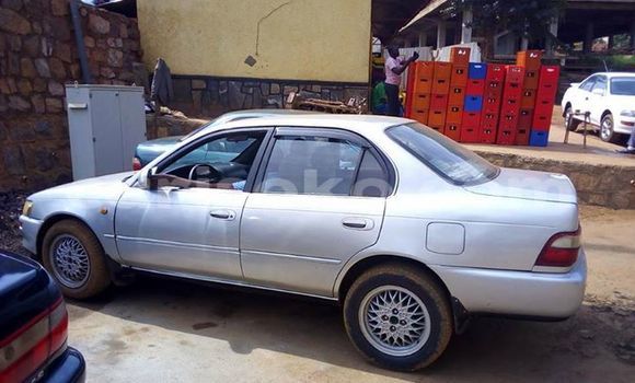 Acheter Occasion Voiture Toyota Corolla Gris à Kigali, Rwanda Acheter Occasion Voiture Toyota Corolla Gris à Kigali, Rwanda