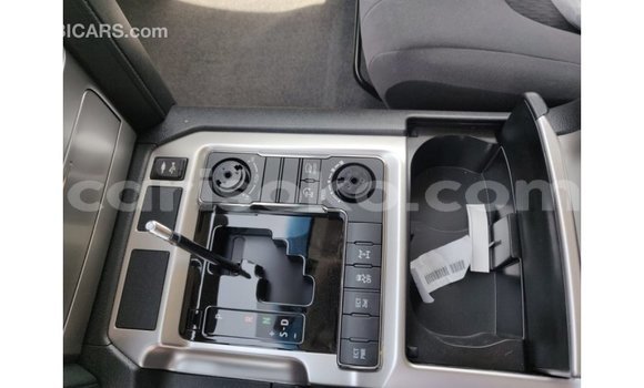 Acheter Import Voiture Toyota Land Cruiser Noir à Import - Dubai, Rwanda Acheter Import Voiture Toyota Land Cruiser Noir à Import - Dubai, Rwanda