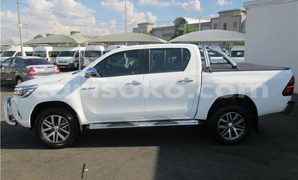 اشتري مستعمل Toyota Hilux Blanc سيارة في Butare في Butare اشتري مستعمل Toyota Hilux Blanc سيارة في Butare في Butare