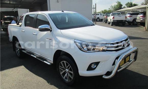 اشتري مستعمل Toyota Hilux Blanc سيارة في Butare في Butare اشتري مستعمل Toyota Hilux Blanc سيارة في Butare في Butare