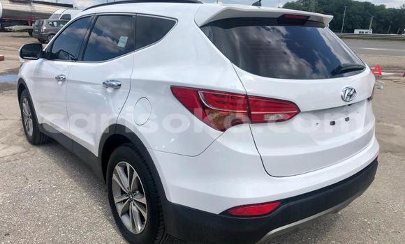 Acheter Occasion Voiture Hyundai Santa Fe Blanc à Kigali, Rwanda Acheter Occasion Voiture Hyundai Santa Fe Blanc à Kigali, Rwanda