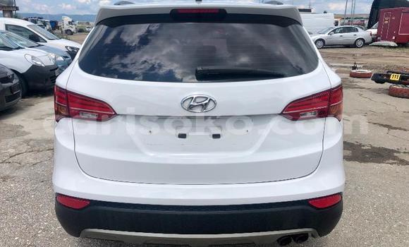 Acheter Occasion Voiture Hyundai Santa Fe Blanc à Kigali, Rwanda Acheter Occasion Voiture Hyundai Santa Fe Blanc à Kigali, Rwanda