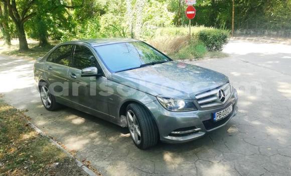 Sayi Na hannu Mercedes-Benz 250 Autre Mota in Kigali a Rwanda Sayi Na hannu Mercedes-Benz 250 Autre Mota in Kigali a Rwanda
