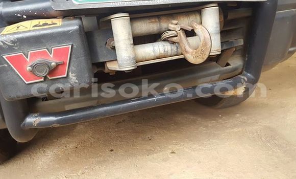 اشتري مستعمل Nissan Terrano Blanc سيارة في Kigali في Rwanda