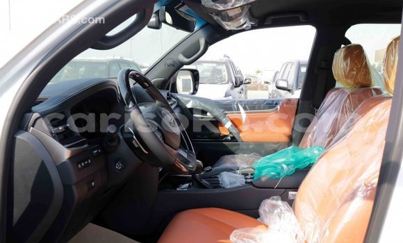 Acheter Import Voiture Lexus LX Blanc à Import - Dubai, Rwanda Acheter Import Voiture Lexus LX Blanc à Import - Dubai, Rwanda