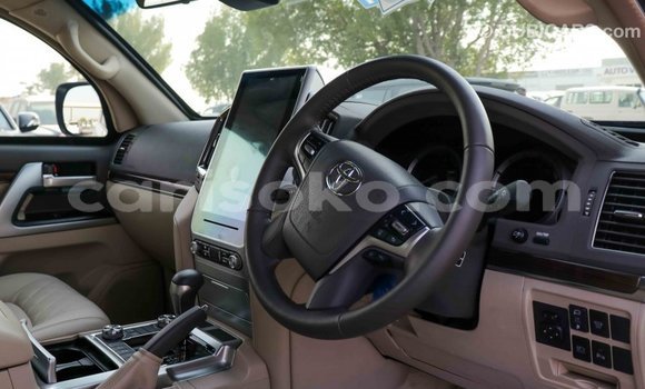 Acheter Import Voiture Toyota Land Cruiser Blanc à Import - Dubai, Rwanda Acheter Import Voiture Toyota Land Cruiser Blanc à Import - Dubai, Rwanda