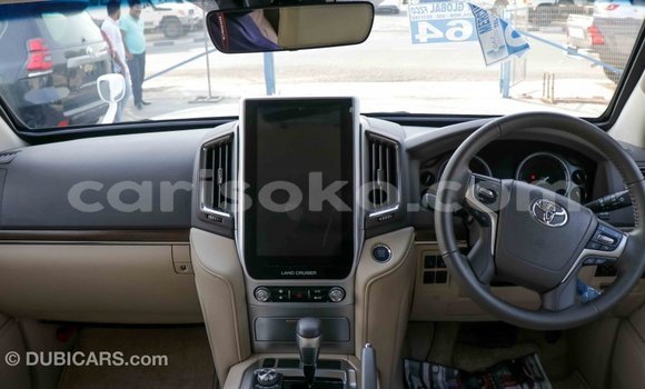 Acheter Import Voiture Toyota Land Cruiser Blanc à Import - Dubai, Rwanda Acheter Import Voiture Toyota Land Cruiser Blanc à Import - Dubai, Rwanda